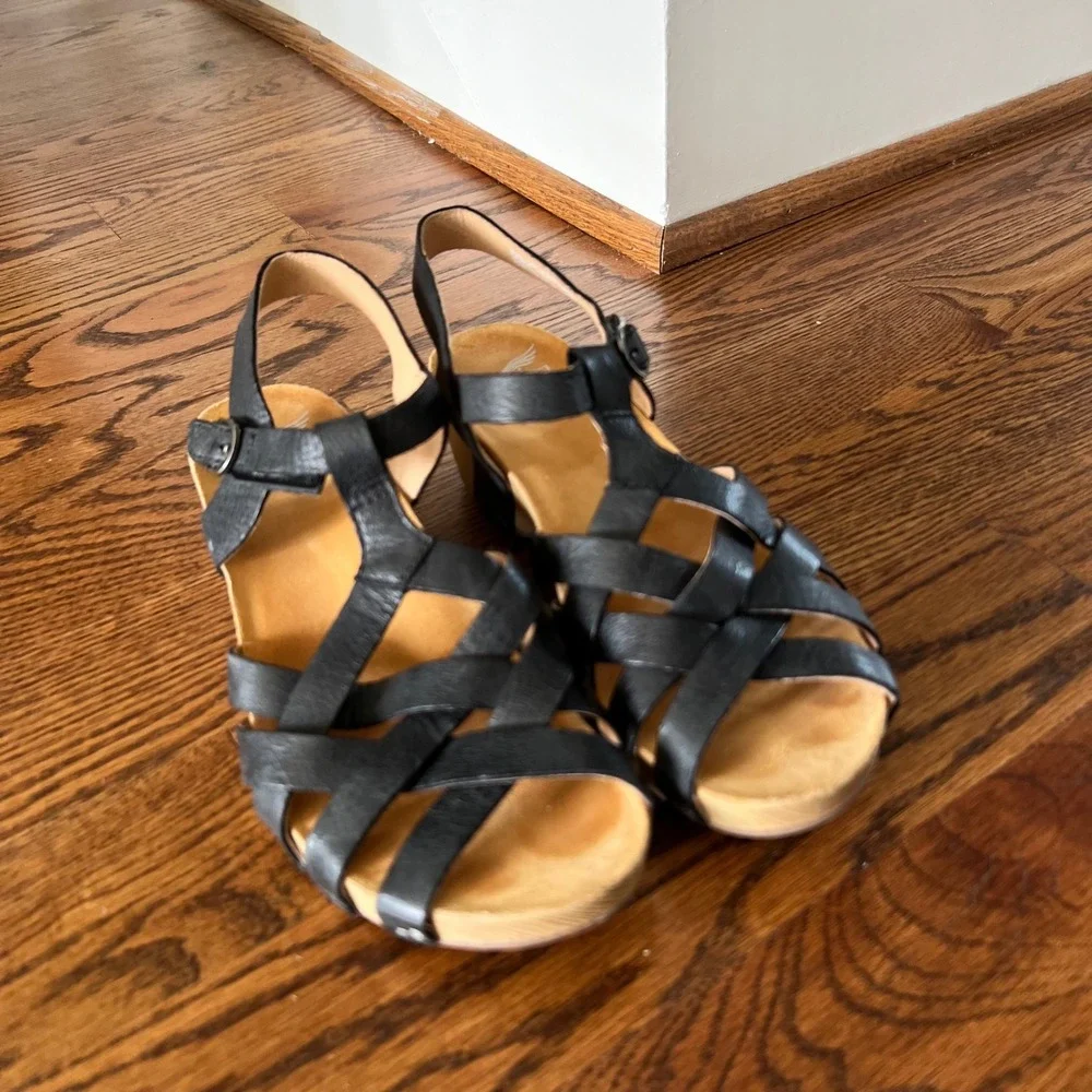Dansko Womens Black‎ Leather T-Strap Wedge Sandals Size 39 EU 8.5-9 US Strappy
